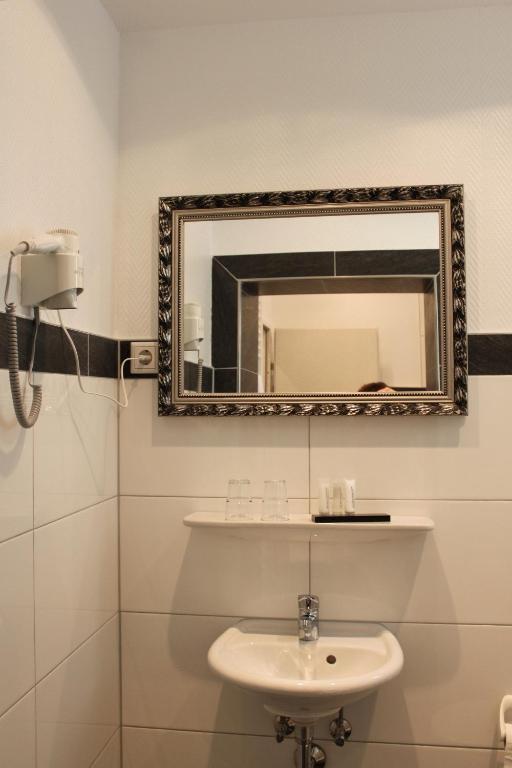 Hotel Heidelberger Hof Düsseldorf Room photo